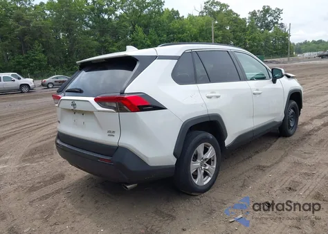 2021 Toyota Rav4 Xle z USA, uszkodzony, nr VIN 2T3P1RFV1MW185910